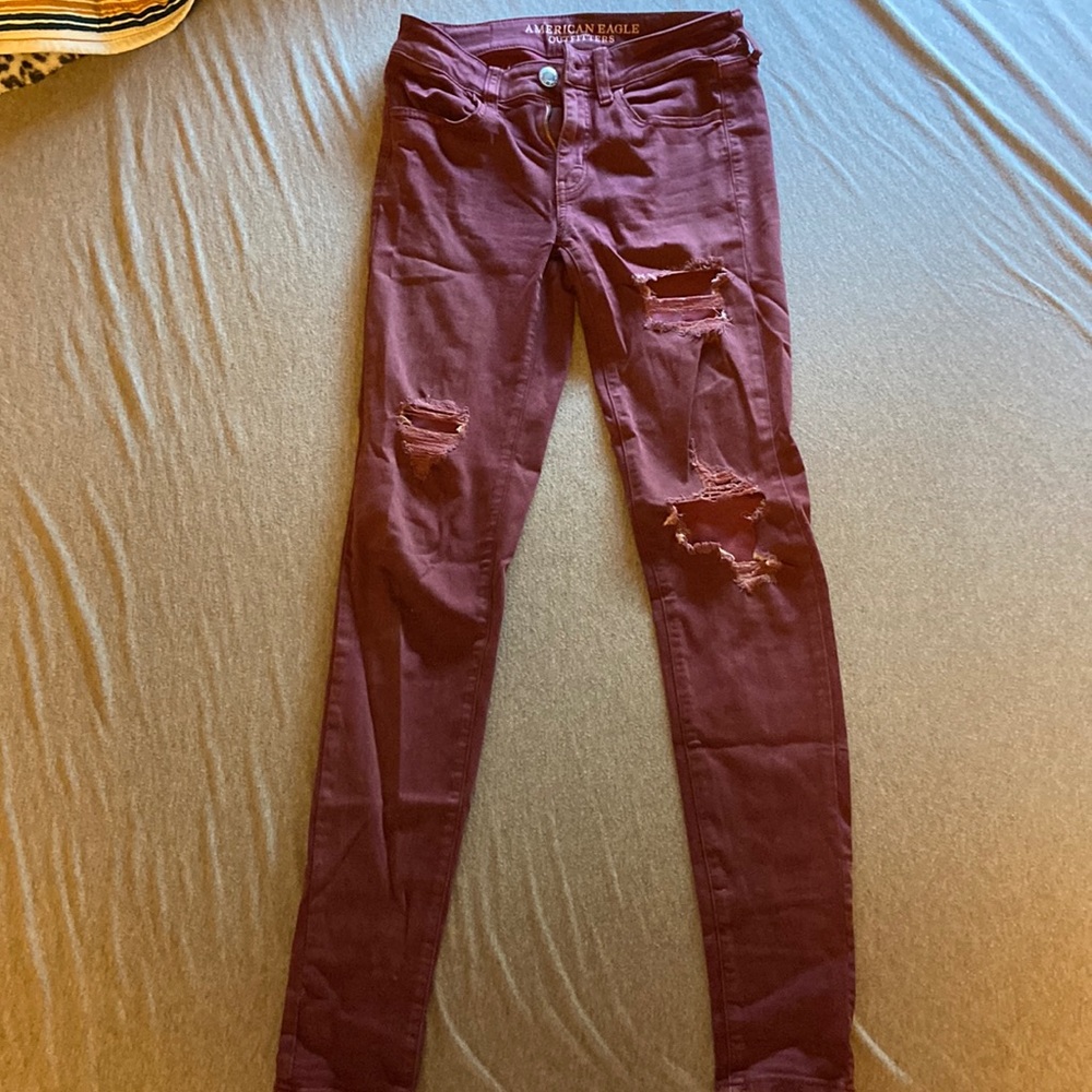 Woman’s American eagle ripped jeans